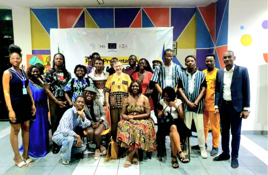 EU Celebrates 25 Sierra Leone Creatives as “Ambassadors of Culture” Mobility Grants The Awardees with EU Ambassador to Sierra Leone Jacek Jankowski